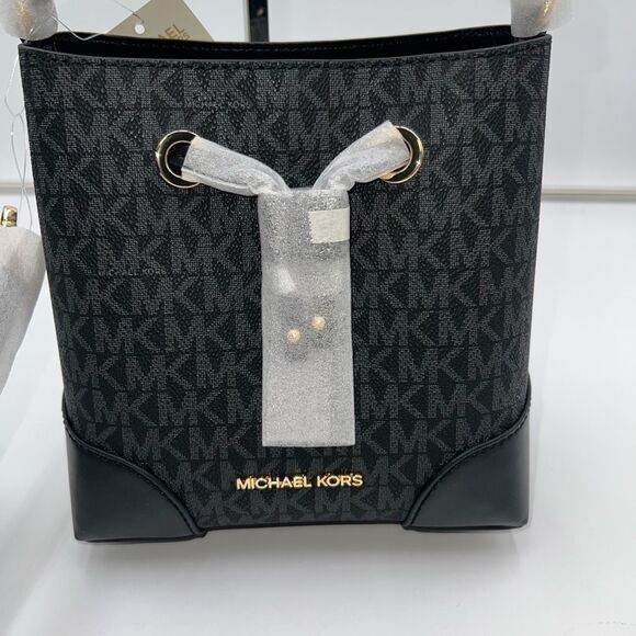 Michael Kors Mercer Small Drawstring Bucket Bag - Picture 5 of 15